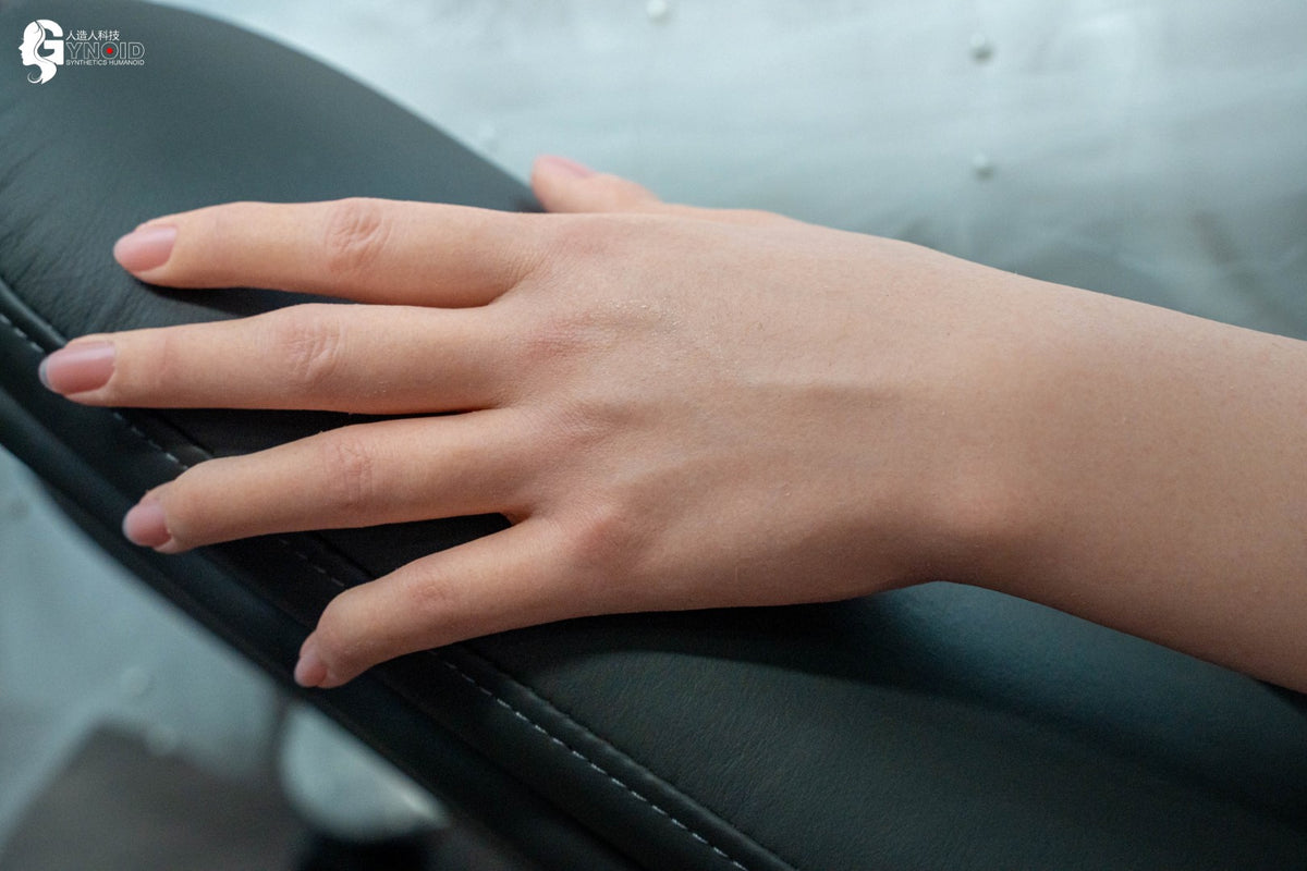 Bambola del sesso Lori Modello 13R Deluxe (Gynoid Doll Coppa F in silicone da 170 cm)