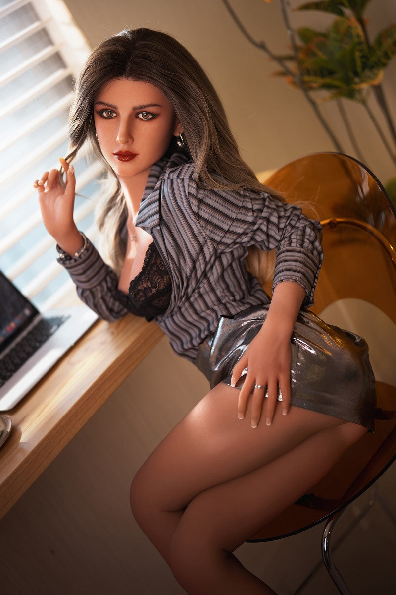 Bambola del sesso personalizzabile Nicky con diverse tonalità di capelli e pelle
