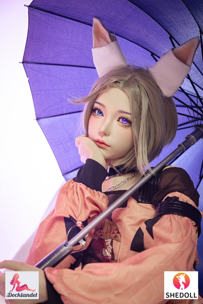 Närbild på Cheryl 2.0 silikon-sexdocka i Gongsun Li cosplay – detaljerat ansikte, elegant kostym och naturtrogna drag.”