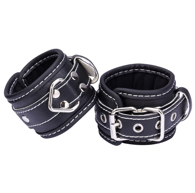 Kit BDSM - manetta, frusta, guinzaglio, gagball, maschera per gli occhi (set con 9 parti)